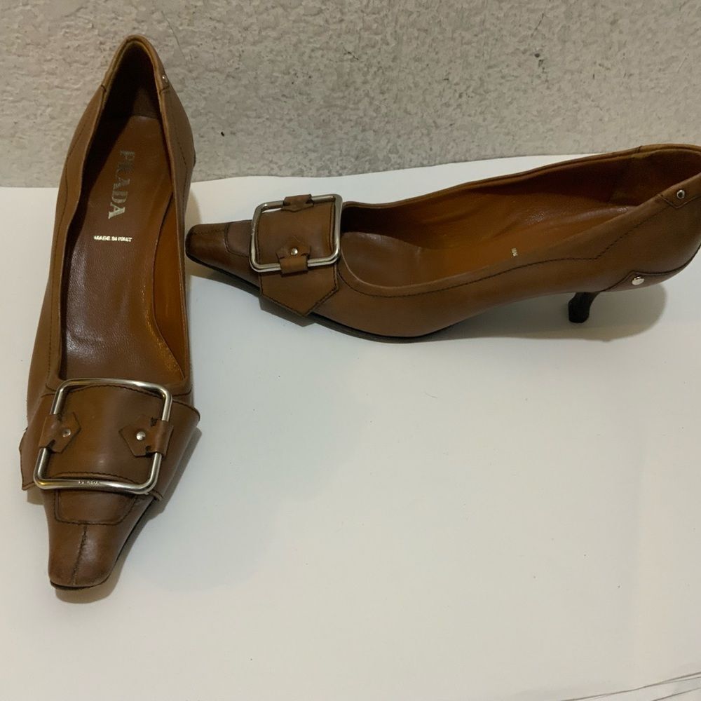 PRADA Tan Camel Leather Kitten Heel Pointy Toe Buckle Pumps Woman's 35.5 ITALY!
